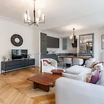Beautiful 3 Bedroom With Balcony In Le Marais & Bastille On Foot * París