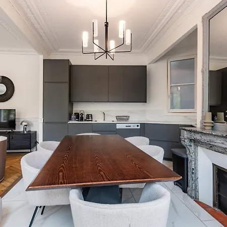 Beautiful 3 Bedroom With Balcony In Le Marais & Bastille On Foot París